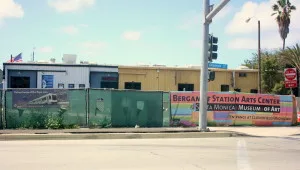 Approaching Bergamot Station from 26th Street, across Olympic Boulevard