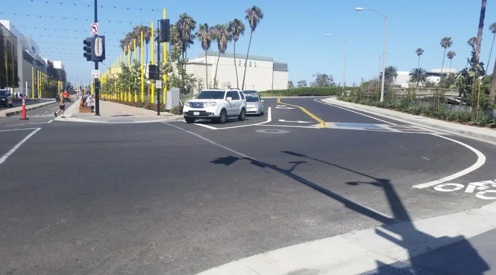 ... or south via Main St.'s bike lanes (also green, except in this particular location)