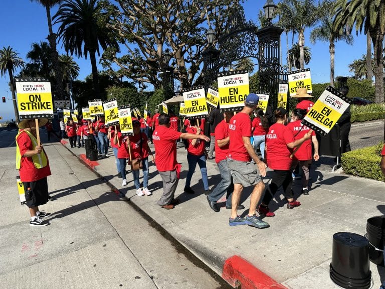Sí se puede. Unite Here! Celebrates Agreement with Fairmont Miramar.